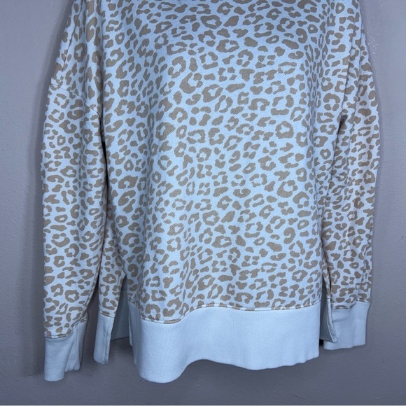 MEDIUM TIME AND TRU WHITE BEIGE LEOPARD ANIMAL PRINT SWEATSHIRT LONG SLEEVE - Picture 6 of 10